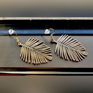 Palm Leaf Earrings 🌴